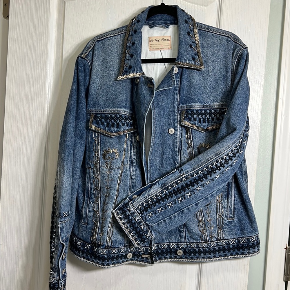Free People denim jacket we the free size L excellent condition.
